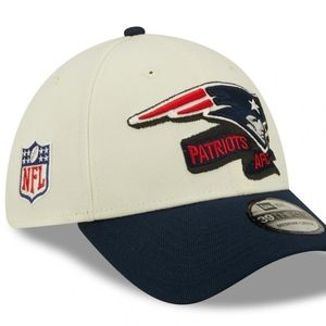 New England Patriots 39THIRTY 2022 Men's Sideline Flex Hat Cream/Navy M/L